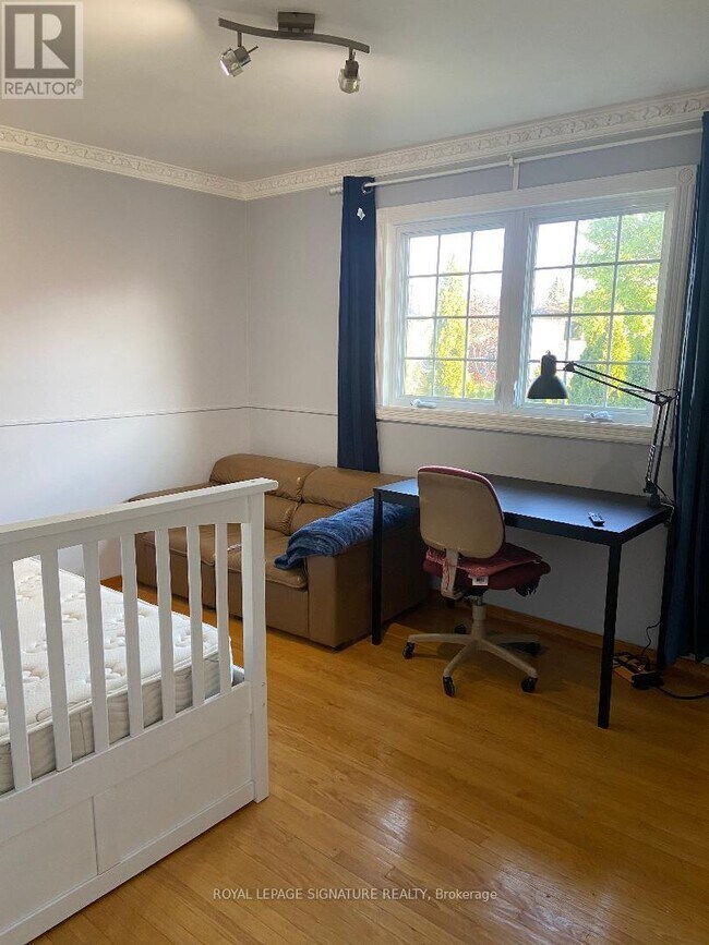 Photo - 72 Whitehorn Crescent