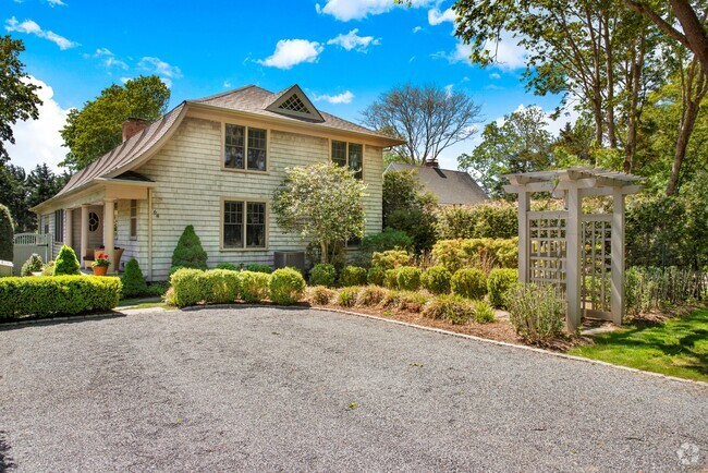 Building Photo - 68 Hedges Ln Rental