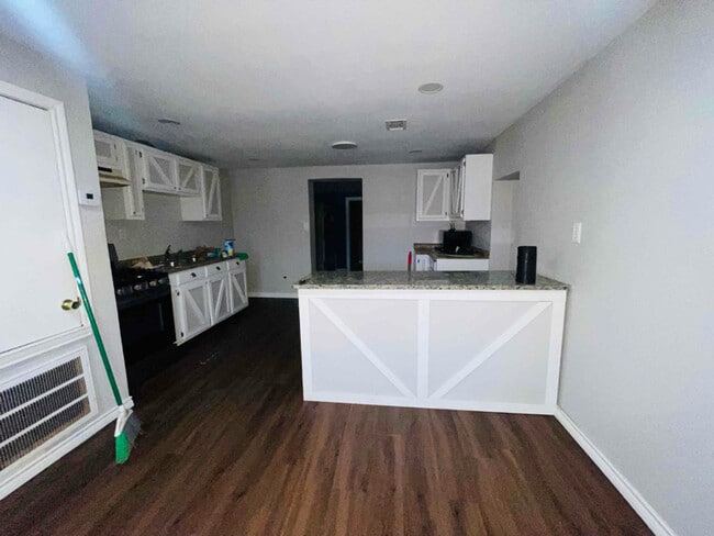 Photo - 1416 Vickers Ave