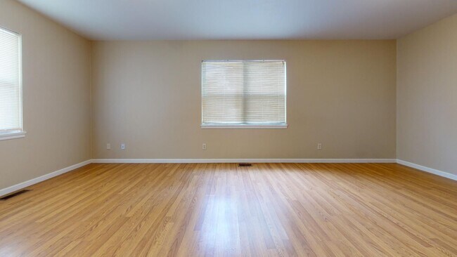 Photo - 5 bedrooms, 2.5 bathrooms House