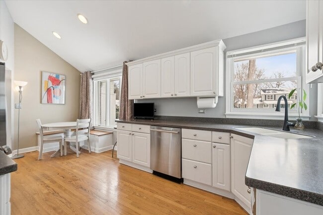 Photo - 825 Highview Terrace