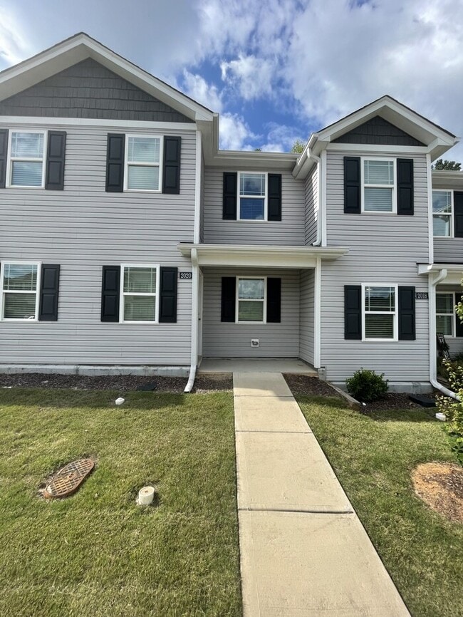 Building Photo - 2 bd 2.5 ba Townhouse