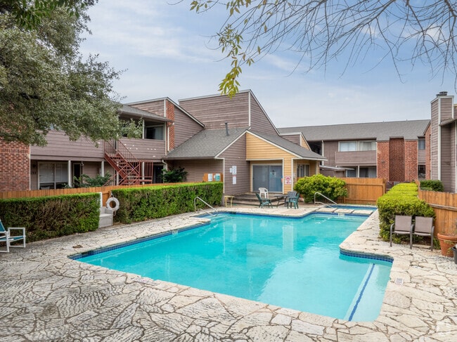 Piscina - Cherry Creek Crossing Apartments