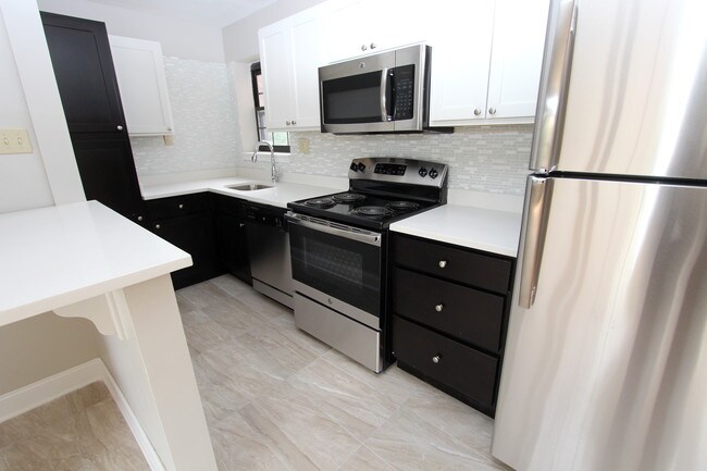 Photo - BENTLEY APARTMENTS -- 021
