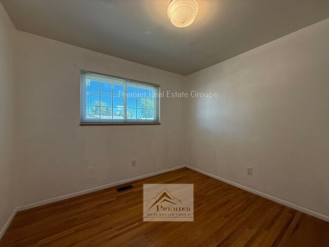 Photo - 104 Fordham St