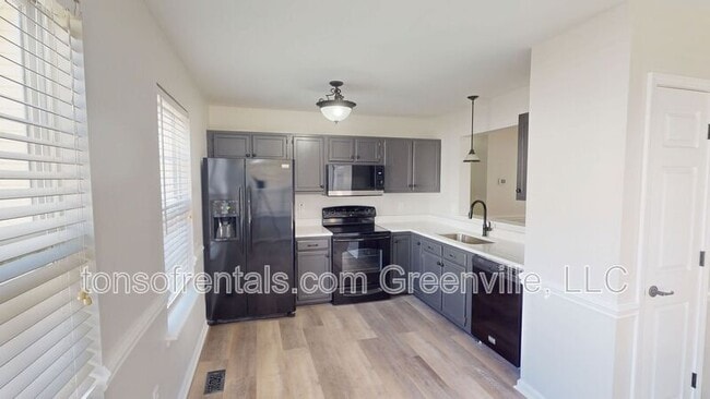 Photo - 407 Windy Meadow Way