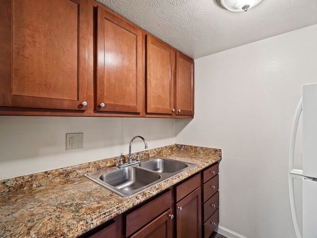 Cross Creek Apartments