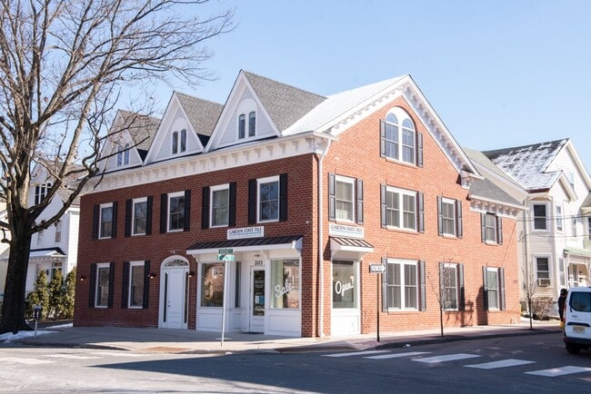 Building Photo - 203-205-205 Nassau St Unit 3