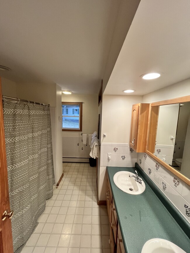 Photo - 48 Lincoln St Unit Beautiful 3 bedroom