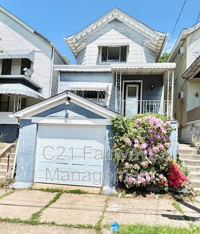 Building Photo - 738 10th St Rental