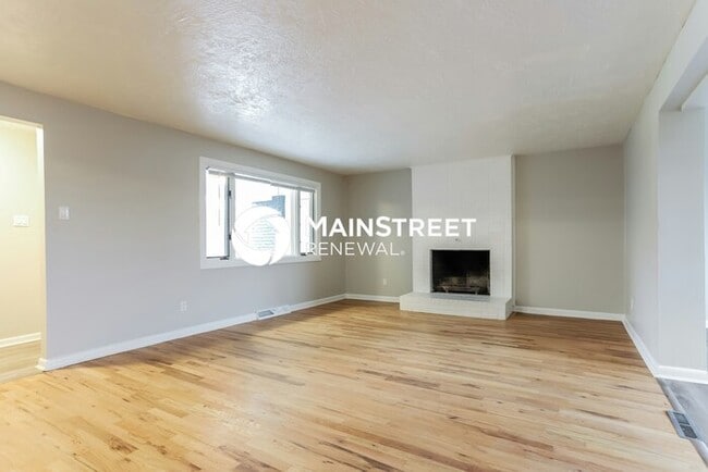 Photo - 4 Bedroom Pet-Friendly Home in AURORA, CO with Main Street Renewal