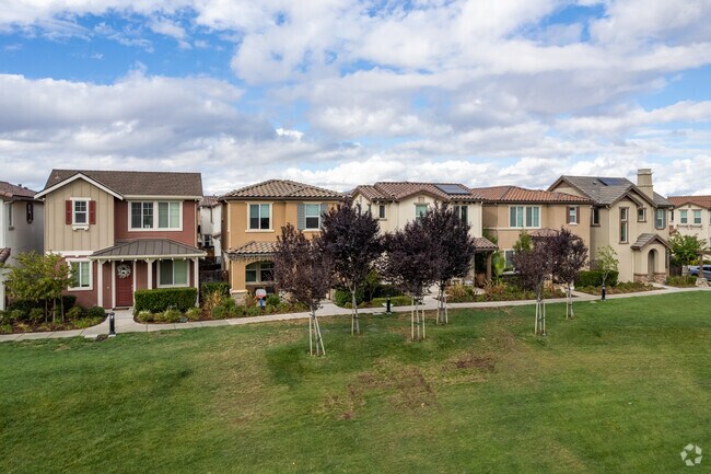 Photo - Omni at Vineyard Crossing