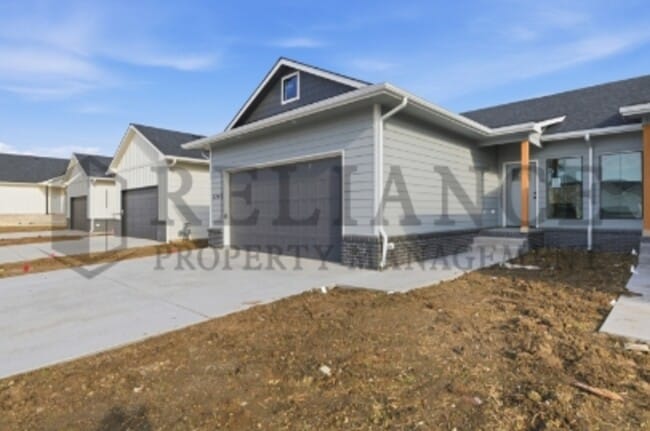 Building Photo - 5301 N Pinecrest Ct