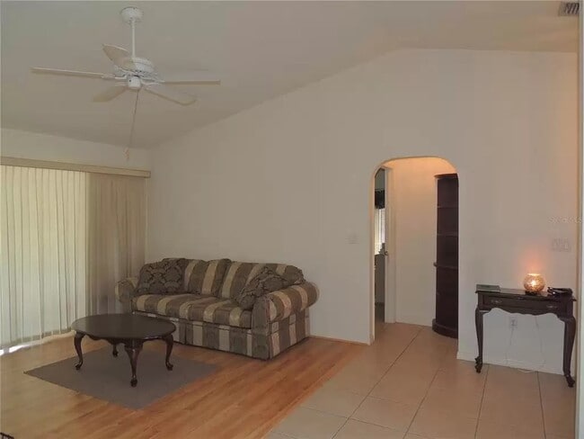 Photo - 264 Valdiva St