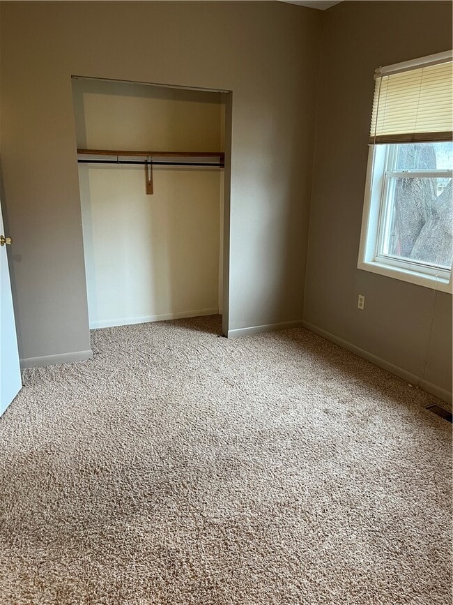 Photo - 722 Seneca Pl