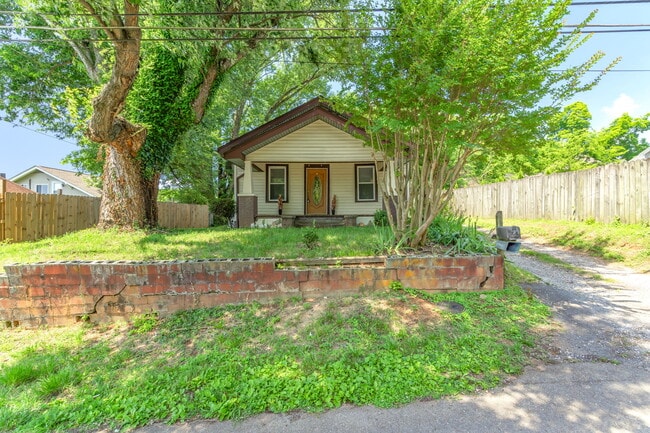 Photo - 1811 Fleming St