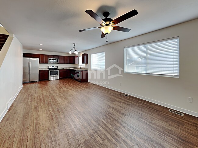 Photo - 317 W Willow Creek Dr