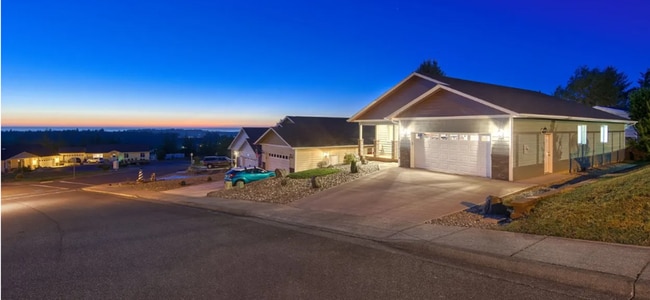 Photo - Coastal Comfort Meets Luxury in This Bay View Beauty