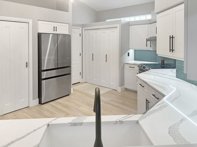 Building Photo - Pet-friendly, Newly Remodeled 2bd/2bth in Palmer Ranch