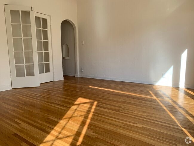 Building Photo - 448 N Sierra Bonita Ave Unit 16 Rental
