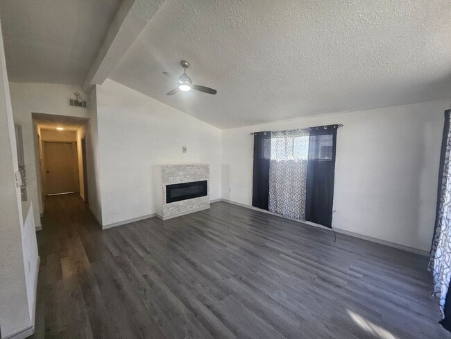 Photo - 809 Kings Rd