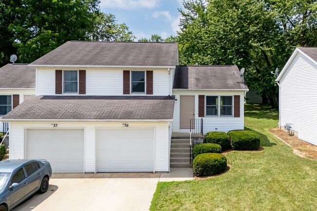 Building Photo - Three bedroom duplex Rental