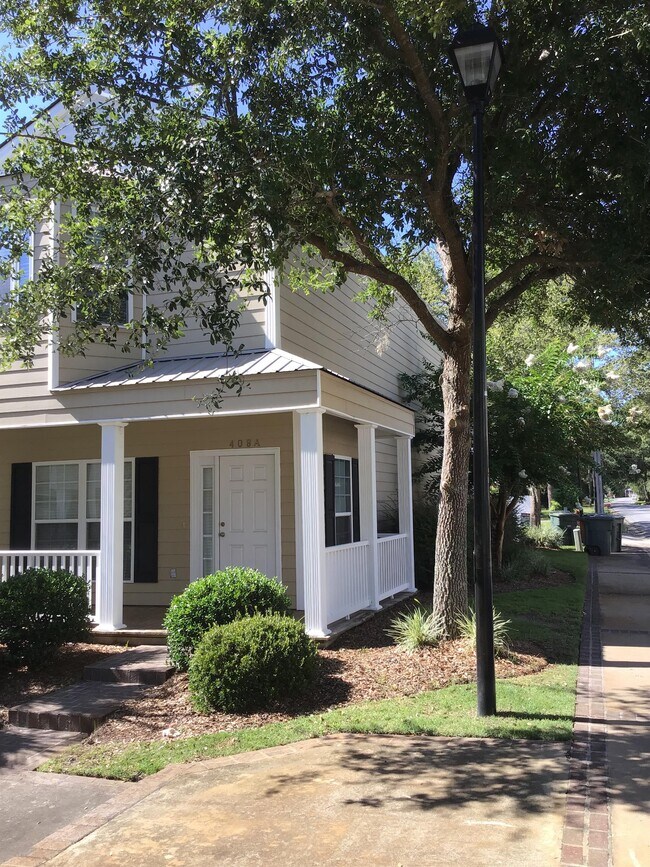 Photo - 408 Bradwell St