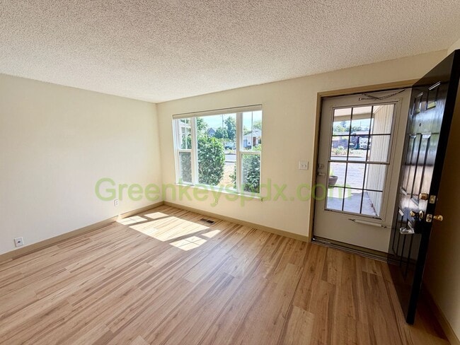 Photo - 6837 SE Ramona St