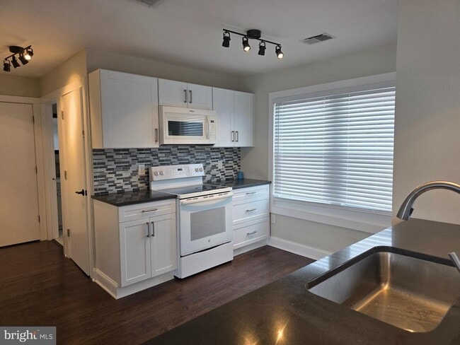 Photo - 5230 Breezy Point Rd