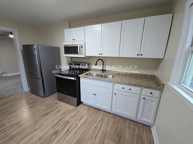 Photo - 638 Miller St