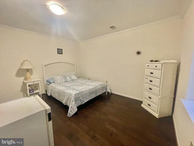Photo - 8526 Raglan Rd