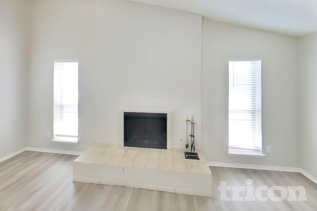 Photo - 725 Villa Ridge Dr
