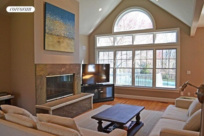 Photo - 4 Coultes Ln