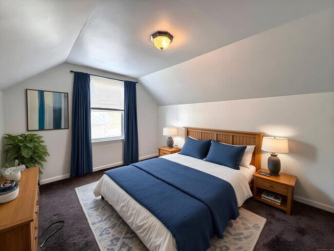 Photo - 211 Spencer St