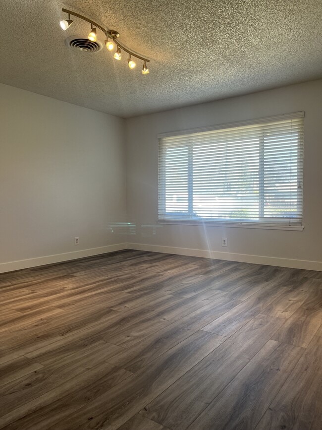 Photo - 1094 Tara Ct