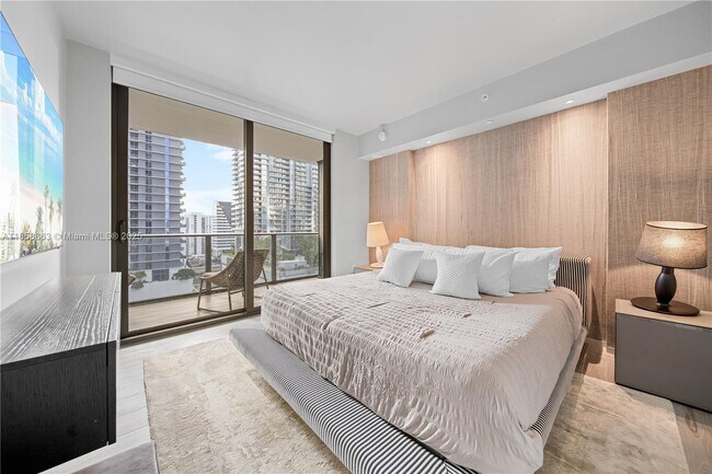 Building Photo - 801 S Miami Ave Rental