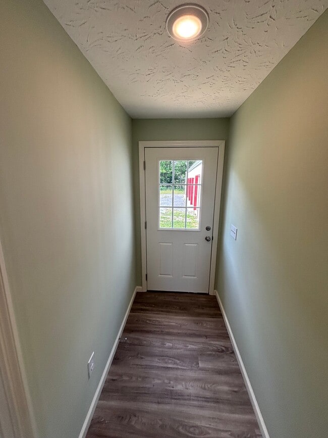Photo - 402 College St