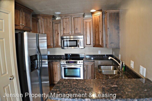 Photo - 3 br, 3 bath House - 1000 East Bluffview D...
