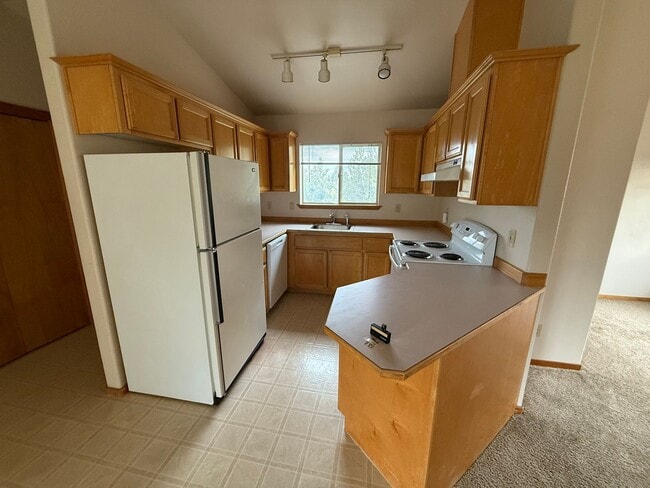 Photo - Spacious Studio Unit Located on Quiet NE B... Unit 2