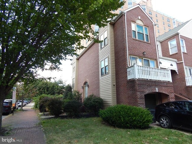 Building Photo - 1301 Delaware Ave Rental