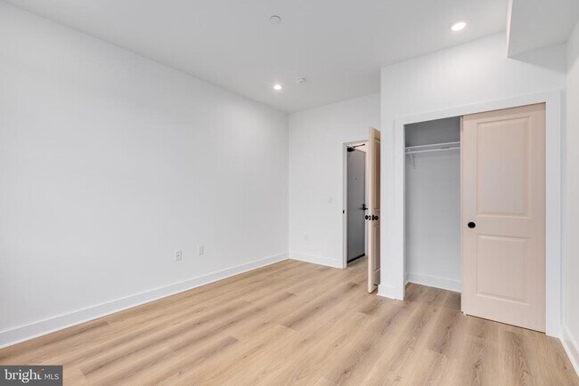 Photo - 511 W York St