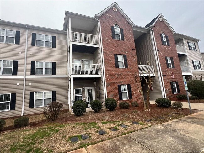 Building Photo - 621 Marshtree Ln
