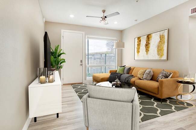 1 Bed, 1 Bath Living Room