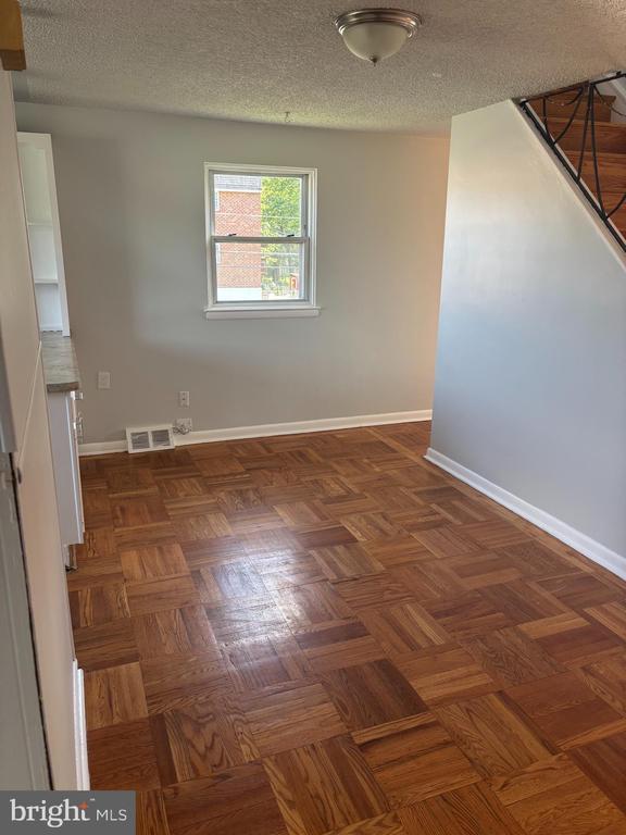 Building Photo - 1010 Tribbett Ave Rental