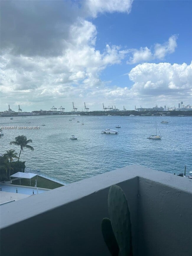 Building Photo - 1200 West Ave Unit 728