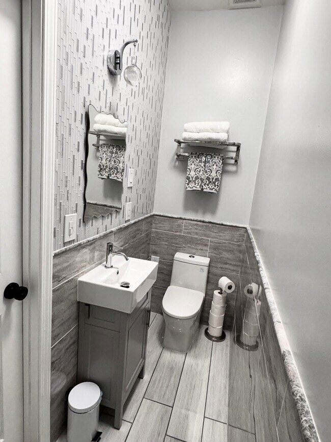 Photo - 115 Lake Cook Dr