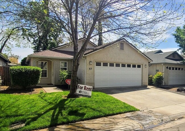 Building Photo - 3 Bedroom House Available Now