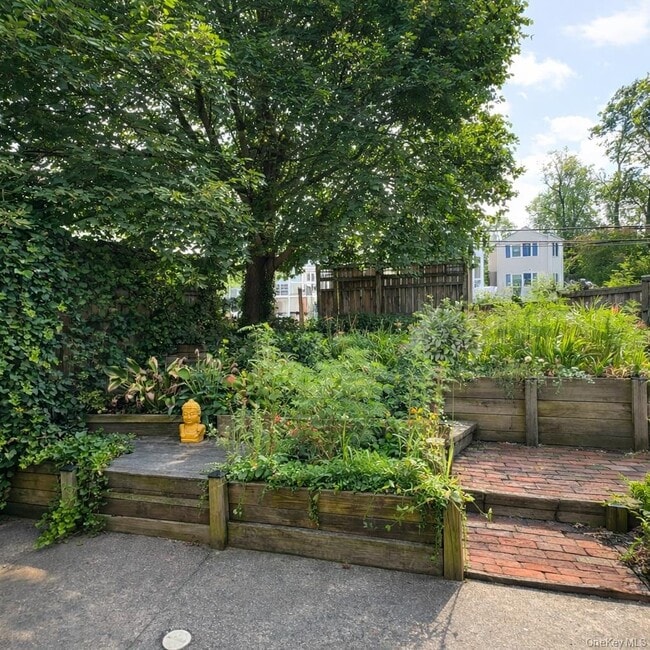 Photo - 156 N Clinton St