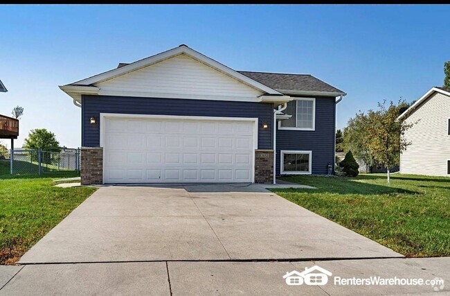 Building Photo - 3832 McIntosh Dr NW Rental