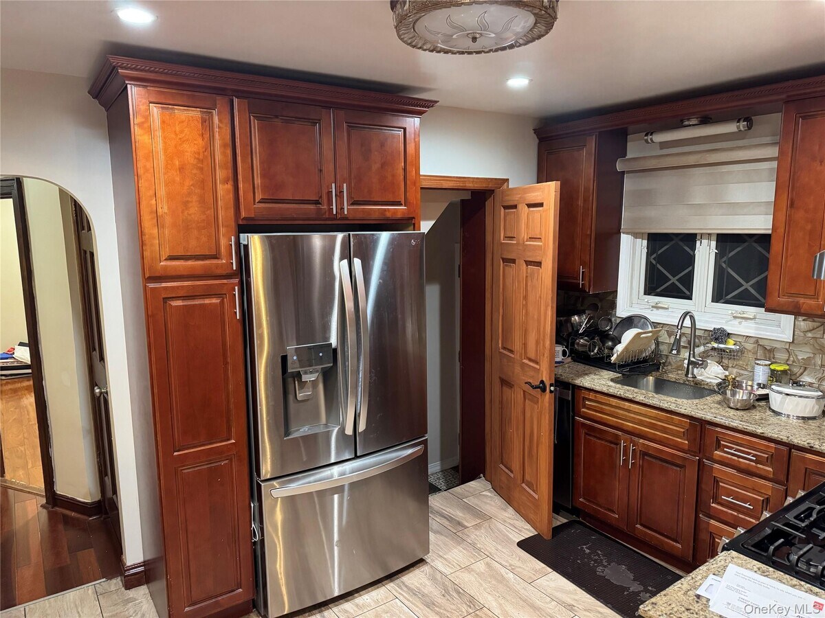 Photo - 8315 Little Neck Pkwy